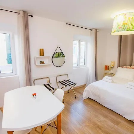 Bath Apartment *