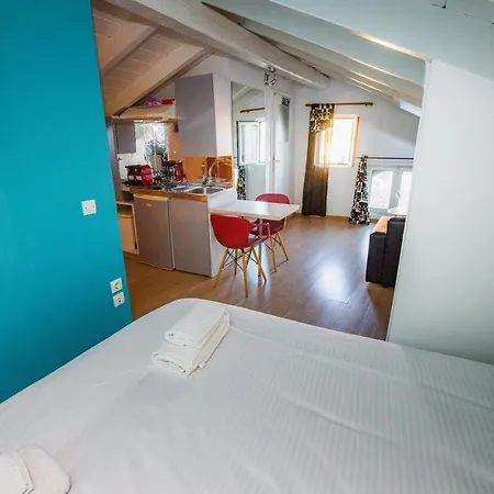 Bath Apartment *